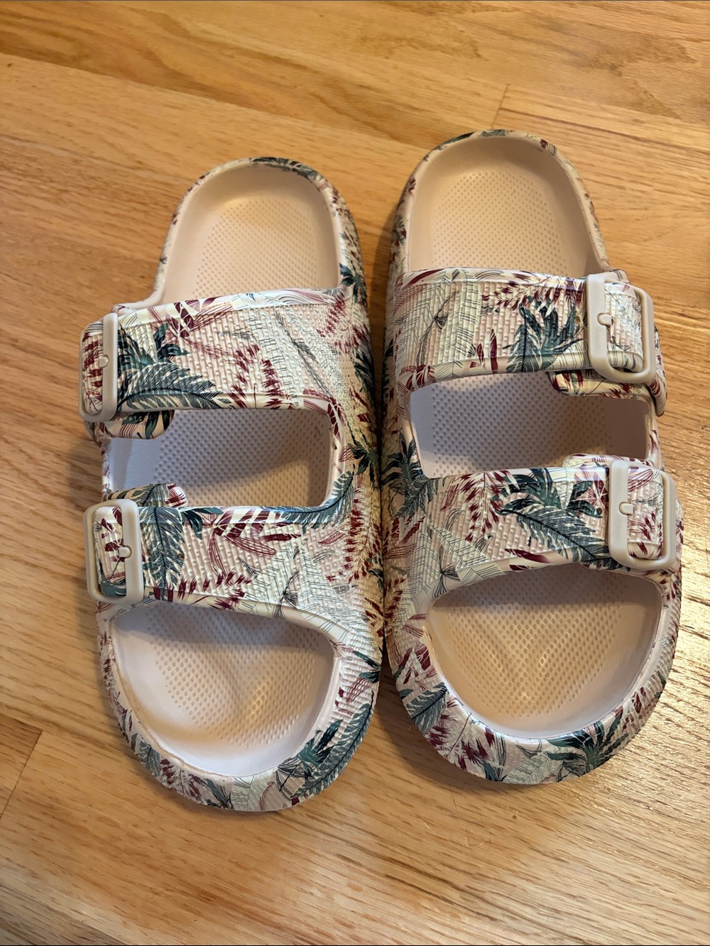 NWT Palm Tree Print Double-Buckle EVA Slide Sandals - Pale Pink Base Women’s 11